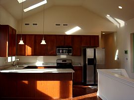 Top Floor, 2 Bedroom Condo with Vaulted Ceiling and Skylight  in Chicago, IL (Photo 2 of 4)