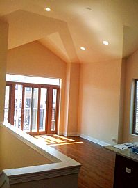 Top Floor, 2 Bedroom Condo with Vaulted Ceiling and Skylight  in Chicago, IL (Photo 3 of 4)