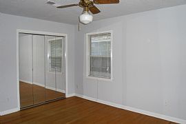 Wonderful, Spacious 3 Bedroom Home in Great Neighborhood in Houston, TX (Photo 2 of 7)