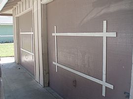 Spacious 2 Bedroom Duplex Apartment - Newly Painted - $950 in Pomona, CA (Photo 2 of 10)