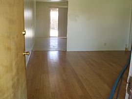 Spacious 2 Bedroom Duplex Apartment - Newly Painted - $950 in Pomona, CA (Photo 3 of 10)