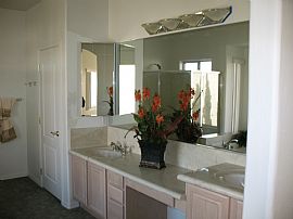 Comfy 4 Bedroom Home with Office in Gated Lake Community in Gilbert, AZ (Photo 4 of 6)