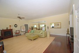 Bright and Airy 4 Bedroom Home - Walk to The Golf Course in Ocean Springs, MS (Photo 6 of 12)
