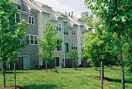 Luxurious 4-Level, 3 BR, 3.5 BA Townhouse with Lots of Light in Upper Marlboro, MD (Photo 2 of 10)