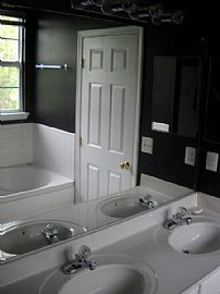 Luxurious 4-Level, 3 BR, 3.5 BA Townhouse with Lots of Light in Upper Marlboro, MD (Photo 5 of 10)