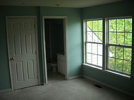 Luxurious 4-Level, 3 BR, 3.5 BA Townhouse with Lots of Light in Upper Marlboro, MD (Photo 7 of 10)