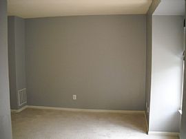 Luxurious 4-Level, 3 BR, 3.5 BA Townhouse with Lots of Light in Upper Marlboro, MD (Photo 9 of 10)