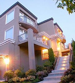 Sophisticated 3 Bedroom Luxury Townhouse with Amazing Views in Kirkland, WA