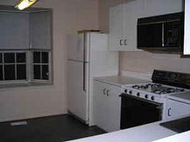 Excellent 3 Level, 3 Bedroom Townhouse with Finished Basement in Staten Island, NY (Photo 4 of 4)