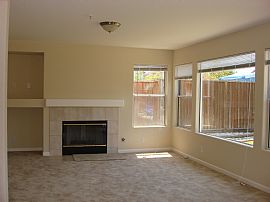 Bright, Spacious 4 Bedroom Home with 2300 Sq. Ft.  in Salinas, CA (Photo 4 of 12)