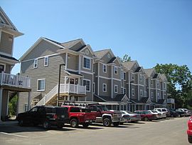 Posh 1 Bedroom Apartment in Campus Court at Knollwood in Kalamazoo, MI