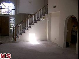 Tasteful 3 Bedroom Gated Townhouse with Vaulted Ceilings $2295 in Cerritos, CA (Photo 2 of 4)