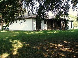 Marvelous 3 Bedroom Home - Move in Ready in Palm Bay, FL (Photo 2 of 10)