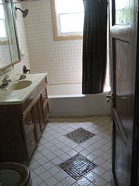 Renovated 2 Bedroom Home with Hardwood Floors Throughout in Los Angeles, CA (Photo 3 of 10)