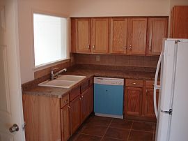 Beautifully Remodeled 2 Bedroom Home in Great Neighborhood in Klamath Falls, OR (Photo 3 of 4)
