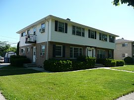 Terrific 2 Bedroom Apartment in Quiet Location Near 76th in Milwaukee, WI