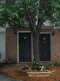 Beautiful 2 Bedroom Townhouse in Excellent Location! in Atlanta, GA