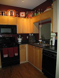 Beautiful 2 Bedroom Townhouse in Excellent Location! in Atlanta, GA (Photo 5 of 6)