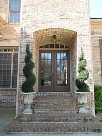 Beautiful 5 Bedroom Luxury Home with Vaulted Ceilings in Atlanta, GA (Photo 2 of 12)