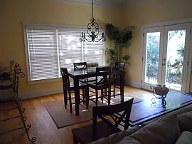 Beautiful 5 Bedroom Luxury Home with Vaulted Ceilings in Atlanta, GA (Photo 4 of 12)