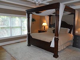 Beautiful 5 Bedroom Luxury Home with Vaulted Ceilings in Atlanta, GA (Photo 8 of 12)