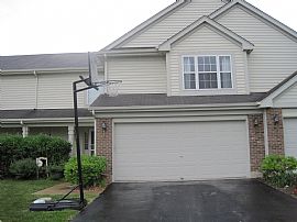 Fabulous 3 Bedroom Home with 2 Car Garage  in Lindenhurst, IL