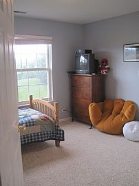 Fabulous 3 Bedroom Home with 2 Car Garage  in Lindenhurst, IL (Photo 12 of 12)