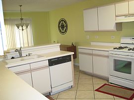 Fabulous 3 Bedroom Home with 2 Car Garage  in Lindenhurst, IL (Photo 4 of 12)