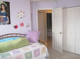 Fabulous 3 Bedroom Home with 2 Car Garage  in Lindenhurst, IL (Photo 7 of 12)