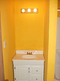 Charming 1 Bedroom Apartment in Mainstrasse  in Covington, KY (Photo 6 of 8)