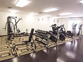 Bright, Like New 2 Bedroom Condo in The Sierra in Arlington, VA (Photo 3 of 3)