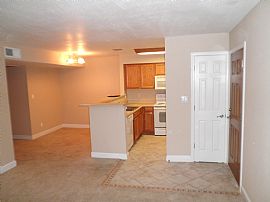 $850 Villa Borgada Condo in Downtown (2881 Huntington Ave.) in Fresno, CA