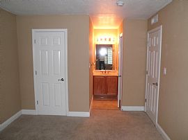 $850 Villa Borgada Condo in Downtown (2881 Huntington Ave.) in Fresno, CA (Photo 3 of 7)