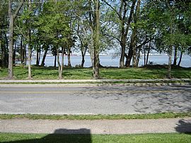 Small 2 Bedroom Home on Riverbank in Penns Grove, NJ (Photo 2 of 5)