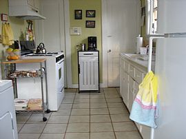 Charming 2 Bedroom Home in Downtown East Point  in East Point, GA (Photo 3 of 5)