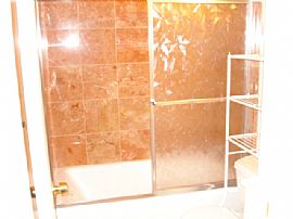 Beautiful 3 Bedroom Apartment with New Carpet in Oakland, CA (Photo 4 of 4)