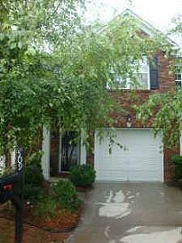 Great 3 Bedroom Townhouse in Nice Area and Great Location in Greenville, SC