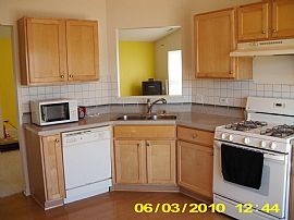 Bright, Beautiful 3 Bedroom Townhouse - Professionally Painted in Aurora, IL (Photo 4 of 6)