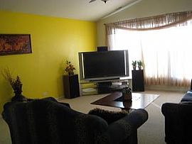 Bright, Beautiful 3 Bedroom Townhouse - Professionally Painted in Aurora, IL (Photo 5 of 6)