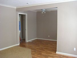 Spacious 1 Bedroom Apartment in Amazing Location!  in Orange, CA (Photo 2 of 7)
