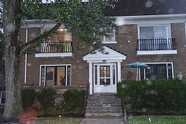 Awesome 1 Bedroom Apartment with Garage Parking in Louisville, KY