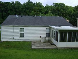 Gorgeous 3 Bedroom Home  - Perfect For First Time Rental in Atlanta, GA (Photo 7 of 8)