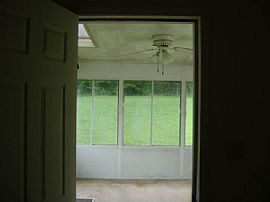 Gorgeous 3 Bedroom Home  - Perfect For First Time Rental in Atlanta, GA (Photo 8 of 8)