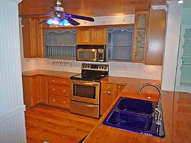 Beautiful 2 Bedroom Beach Front Condo with Wrap Around Balcony in Redington Shores, FL (Photo 2 of 8)