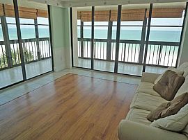 Beautiful 2 Bedroom Beach Front Condo with Wrap Around Balcony in Redington Shores, FL (Photo 4 of 8)
