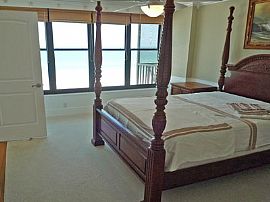 Beautiful 2 Bedroom Beach Front Condo with Wrap Around Balcony in Redington Shores, FL (Photo 5 of 8)