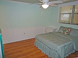 Beautiful 2 Bedroom Beach Front Condo with Wrap Around Balcony in Redington Shores, FL (Photo 6 of 8)