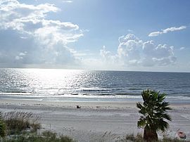 Beautiful 2 Bedroom Beach Front Condo with Wrap Around Balcony in Redington Shores, FL (Photo 7 of 8)