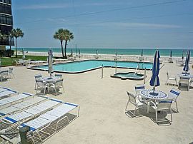 Beautiful 2 Bedroom Beach Front Condo with Wrap Around Balcony in Redington Shores, FL (Photo 8 of 8)