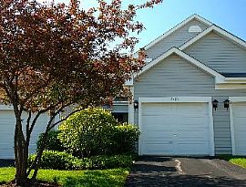 Spacious 2 Bedroom Townhouse with Garage  in Waukegan, IL